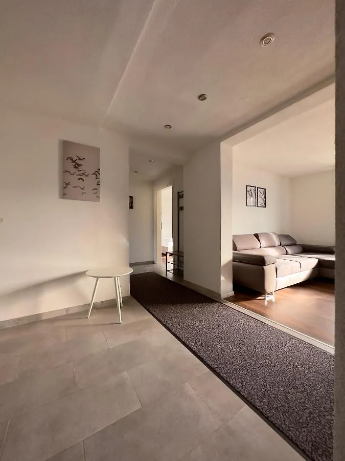 Adn Suites - Netflix - Modern And Smart Guenzburg 0*,  Germany