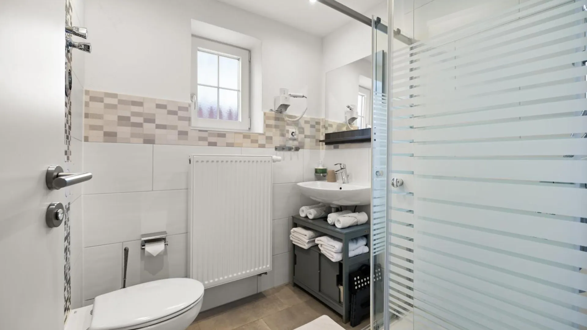 Adn Suites - Netflix - Modern And Smart Guenzburg Apartment